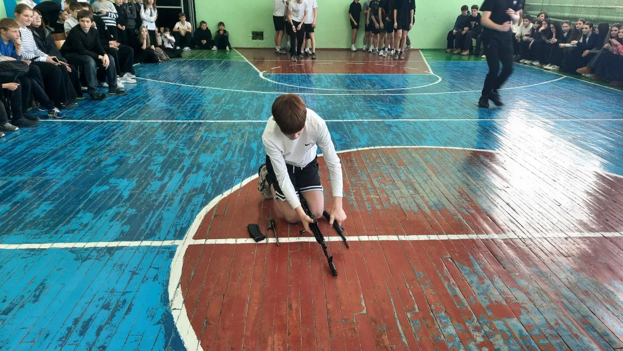 А ну-ка, парни!»: В нашей школе прошла военно-спортивная игра, посвященная Дню защитника Отечества  