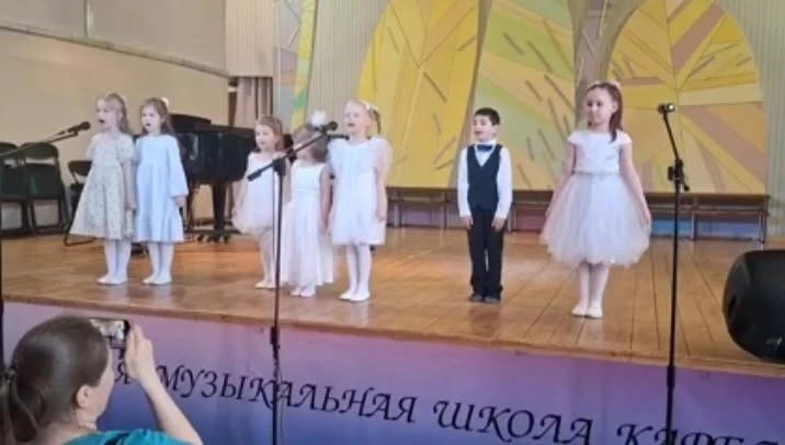 🎵 Вокальный фестиваль «Я пою о России»: наши звёздочки покорили сцену! 🌟