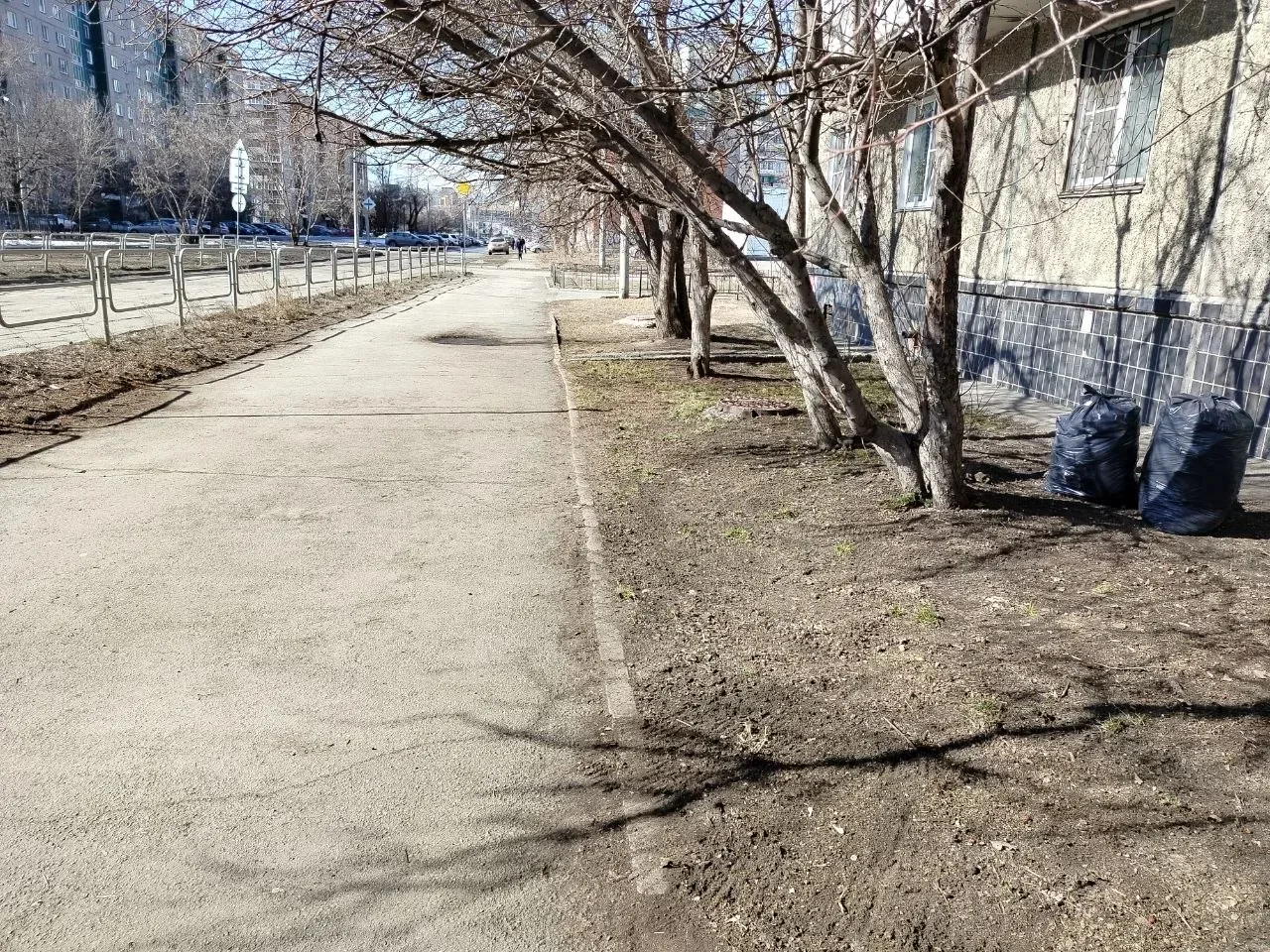 С приходом ранней весны началась череда субботников обслуживающими организациями «Ремжи...
