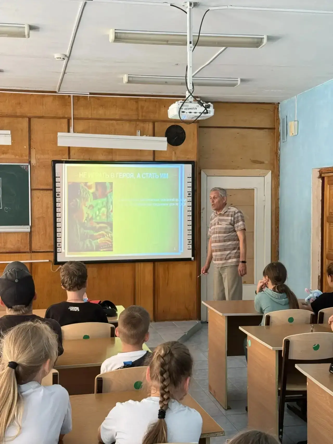 Сегодня в нашем лагере мы посмотрели захватывающий фильм 📽️ "Путь героя" 🔥. После просмотра прошло
