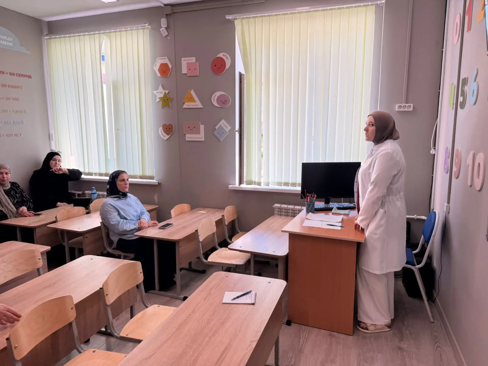 Медицинская сестра-Рашидова Алжанат Гаджиевна,провела собрание с родителями на тему «Корь  и ее посл