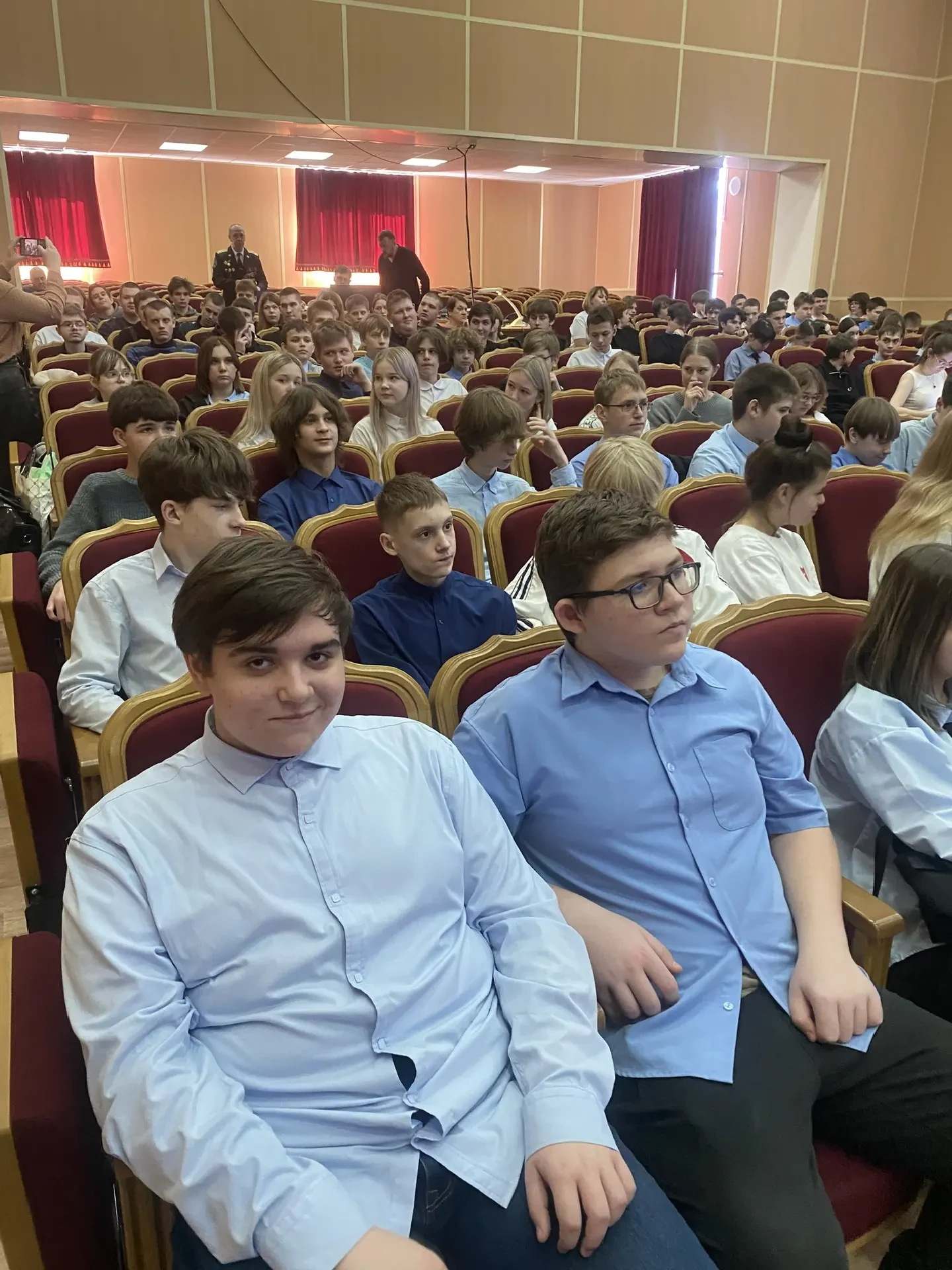 Встреча лицеистов с героем: уроки мужества и стойкости  Восьмиклассники Шестого встретились с челове