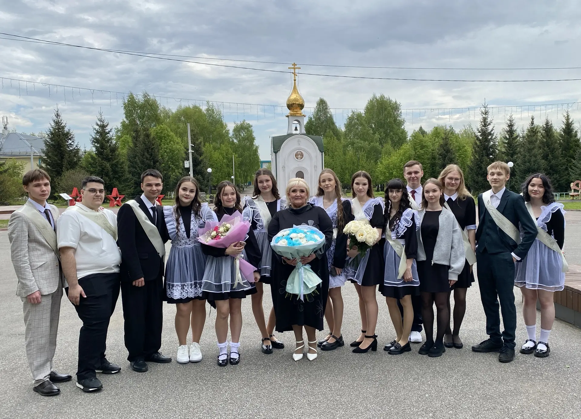 🔔ПОСЛЕДНИЙ ЗВОНОК - ВСЁ ТОЛЬКО НАЧИНАЕТСЯ…
Сегодня для 28 выпускников 11а класса нашей школы прозве