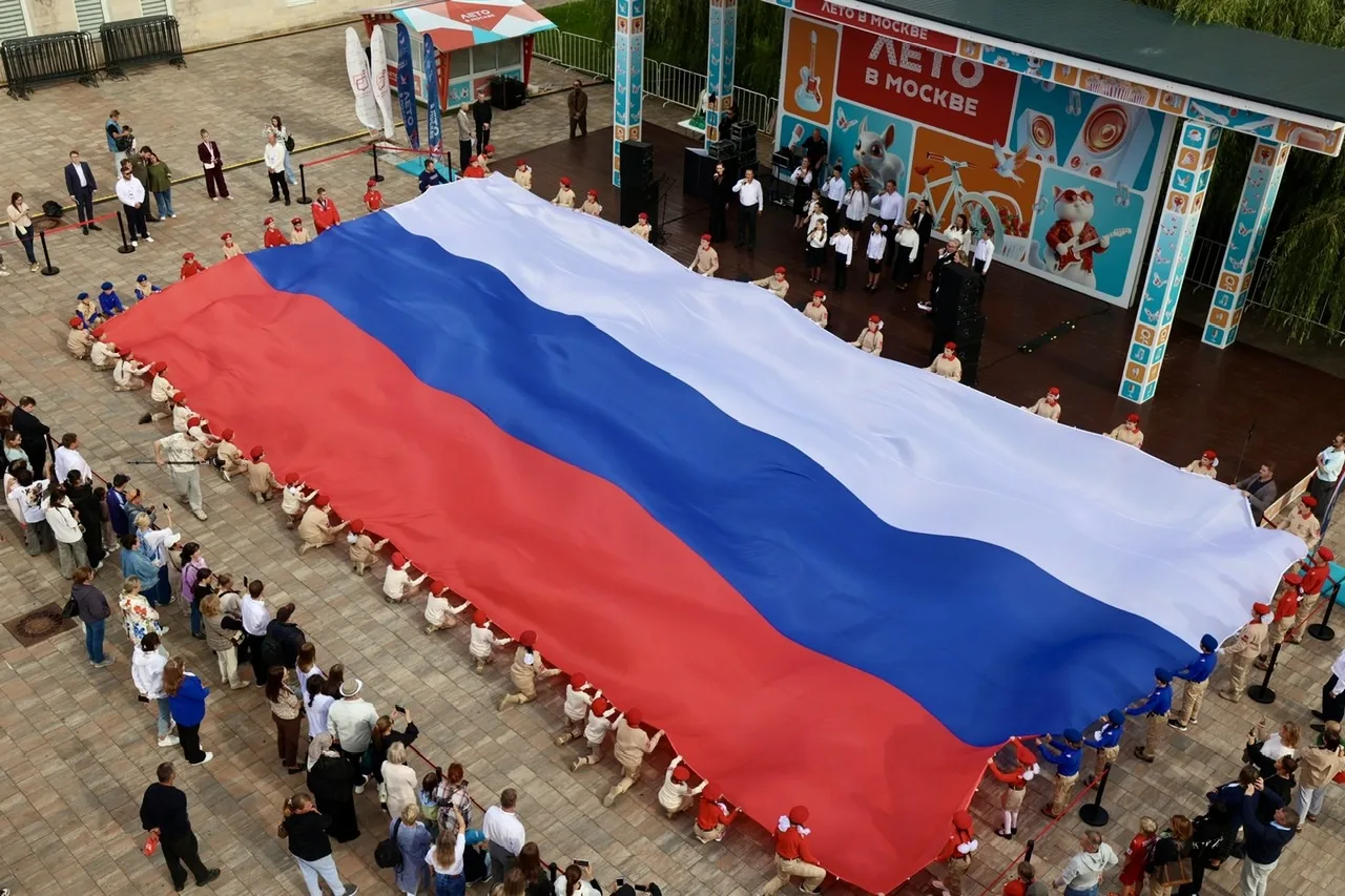 🇷🇺 День Государственного флага отметили в ТиНАО