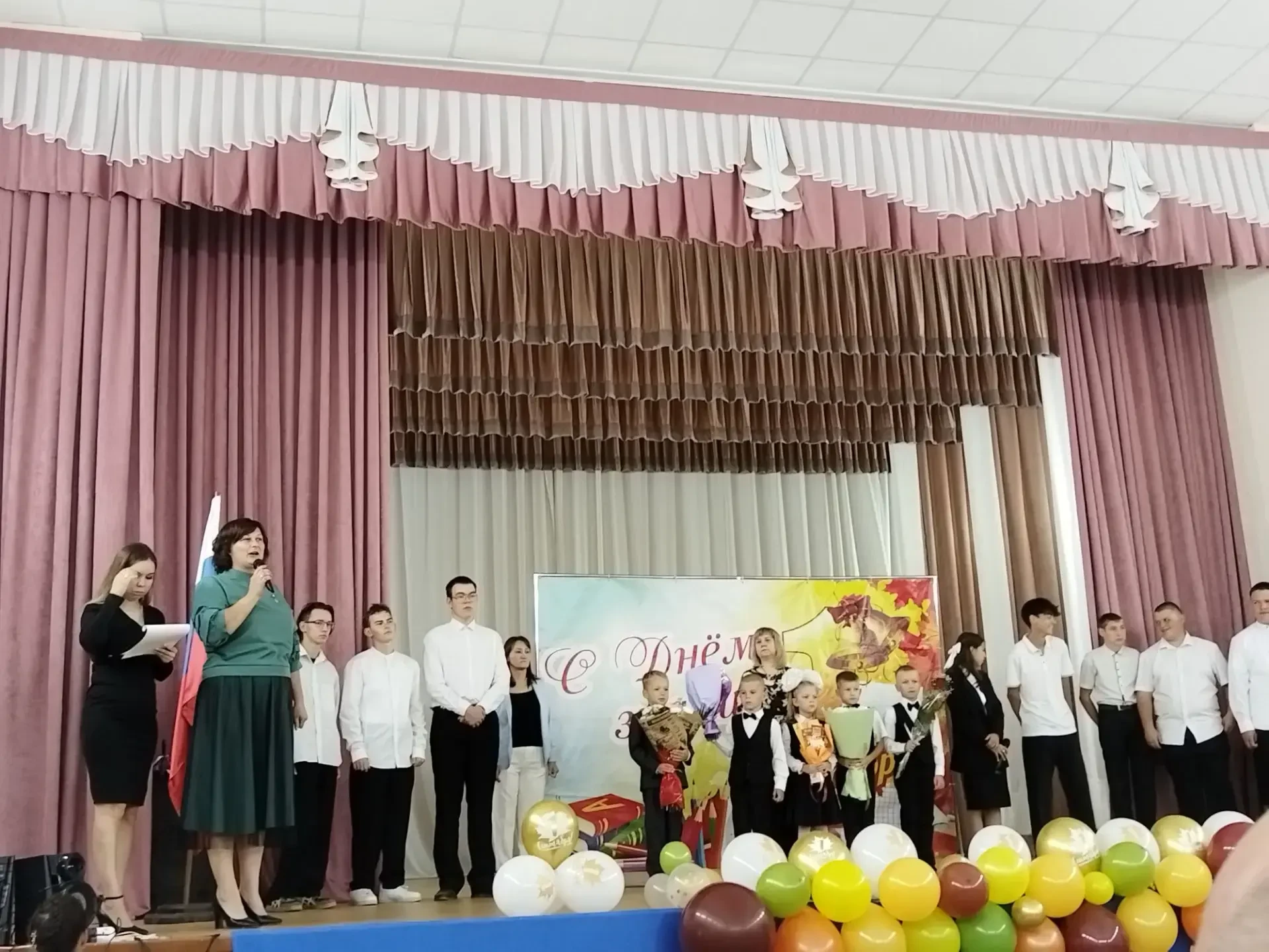 🎊Сегодня, 1 сентября, в МАОУ "ОЦ №7 с.Широкий Буерак" прошла торжественная линейка, по...