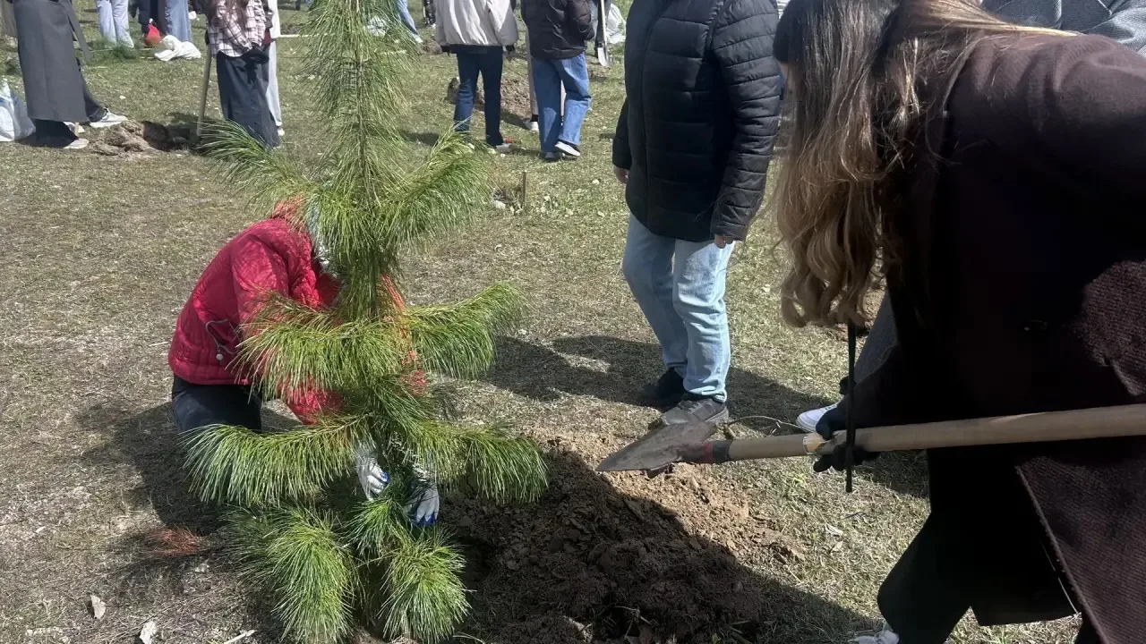 Настоящие герои нашего времени — это люди, которые заботятся о будущем нашей планеты! 🌎💚   Именно по