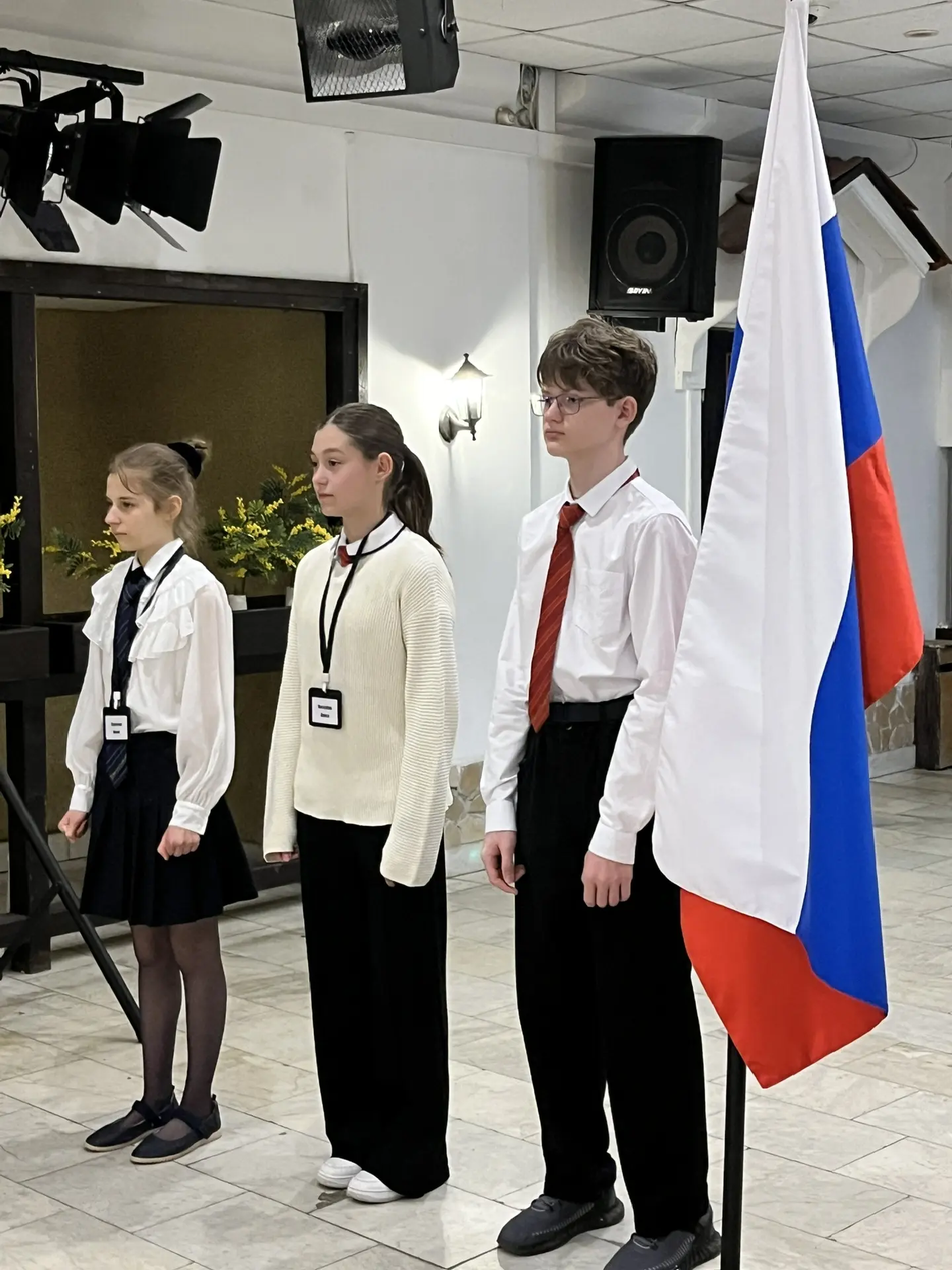 🇷🇺 Торжественная церемония поднятия Государственного флага  Сегодня утро в школе началось с традицио