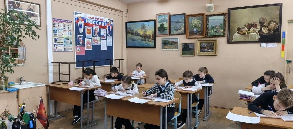 28 апреля в начальных классах нашей школы прошёл ежегодный конкурс по каллиграфии "Буквица". В конку