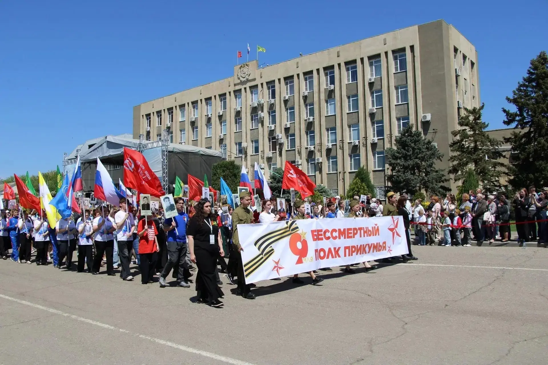 Колонной «Бессмертного полка» прошли будённовцы в День Победы  Кульминацией праздничных торжеств в Д