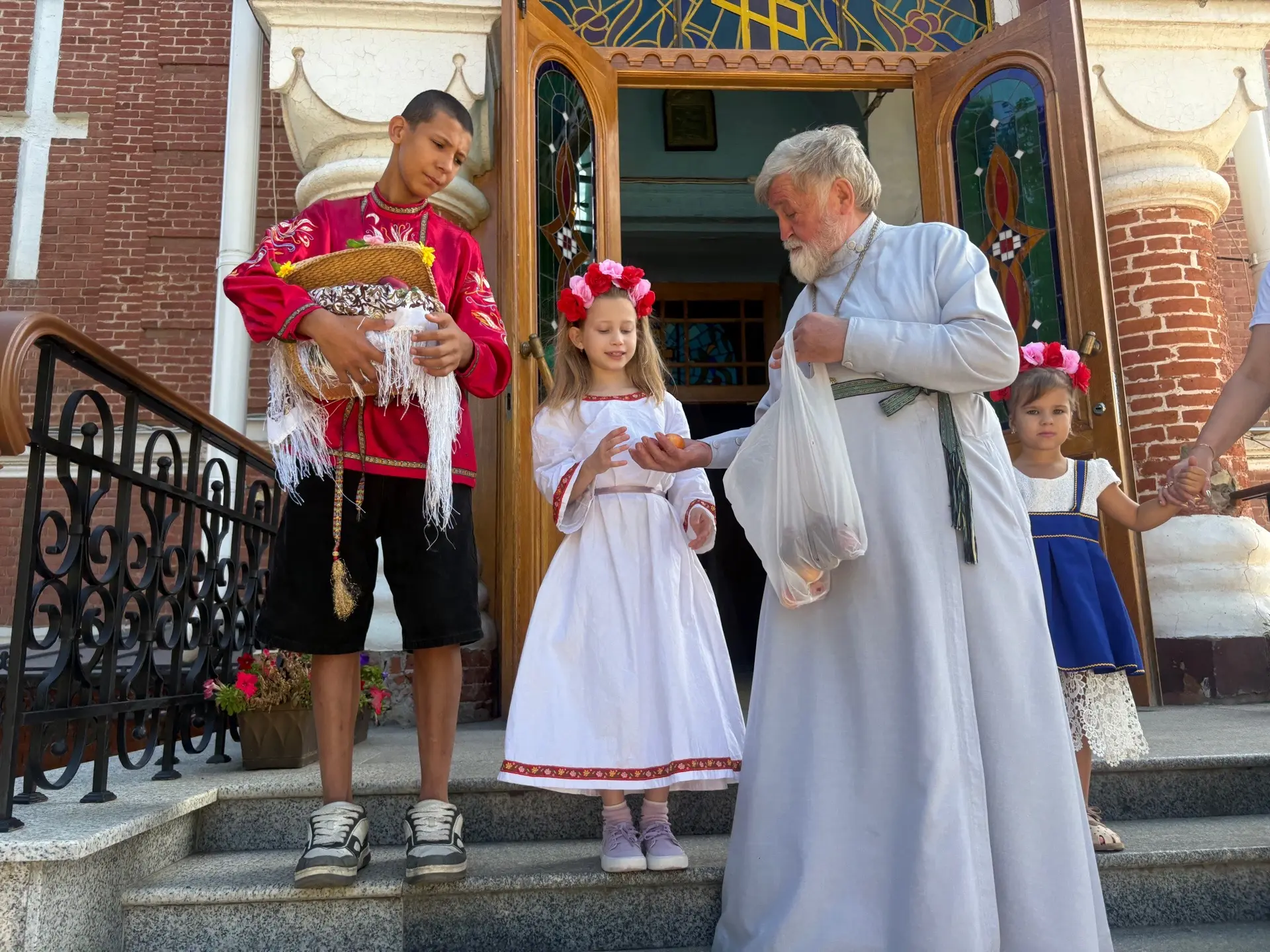 🍎🥮 «Яблонька-краса в гости к нам пришла»: воспитанники центра «Исток» встречают Яблоч...