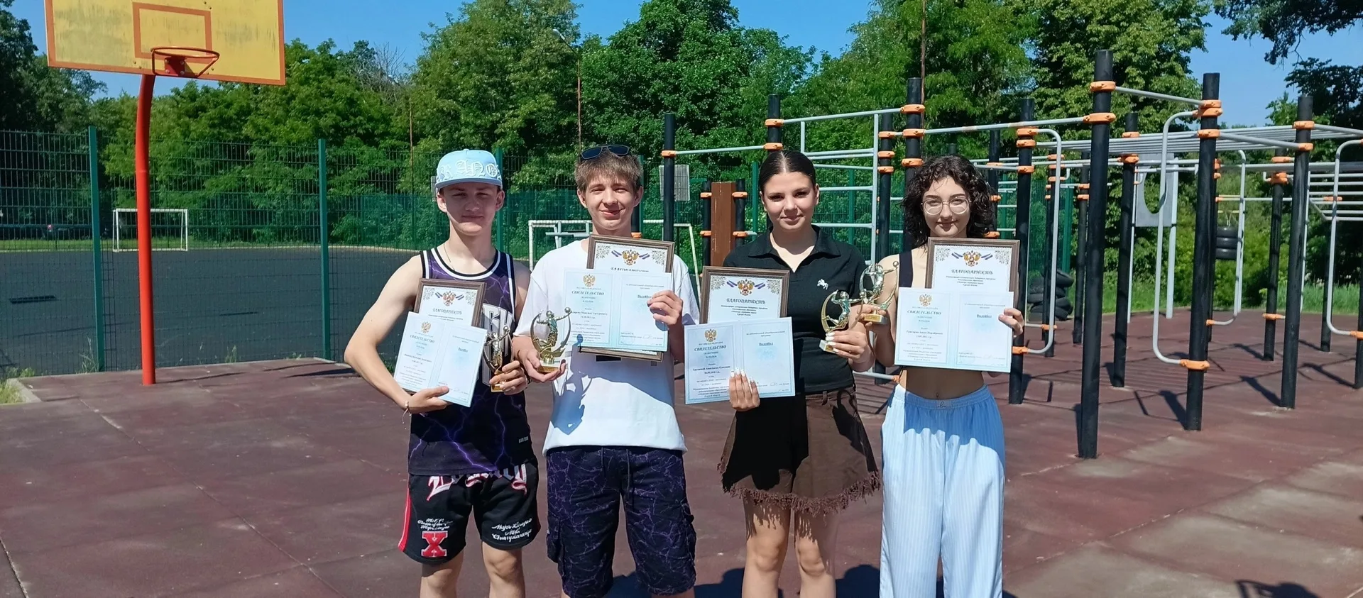 🎉Администрация спортивной школы от всей души поздравляет выпускников отделения «Волейбол» тренера-п