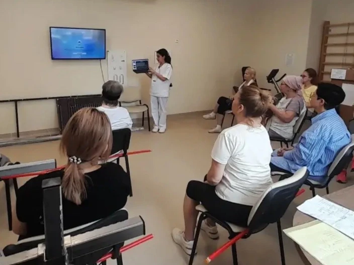 В отделении реабилитации прошло занятие в  Школе Пациента на тему:
«Физиотерапия при остеоартрозе»

