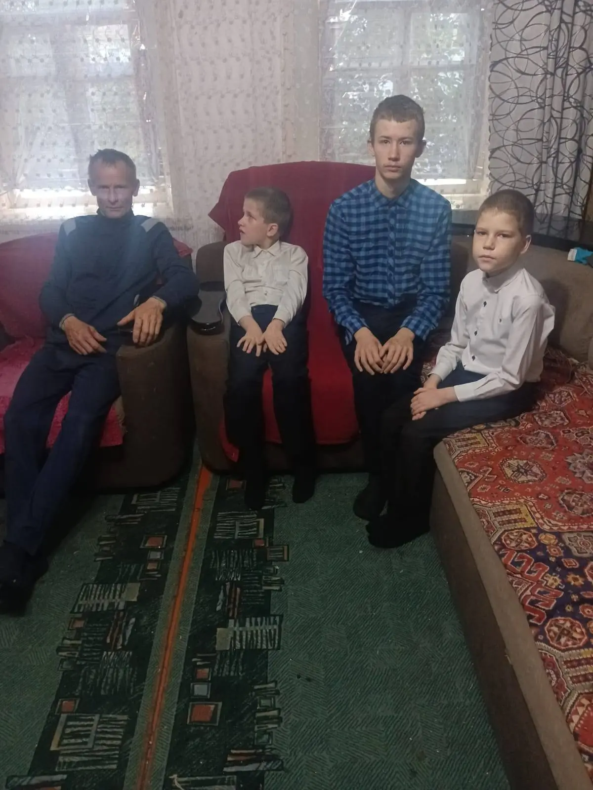 Сегодня речь пойдет о многодетном отце Савченко Василии Александровиче, который сам вос...