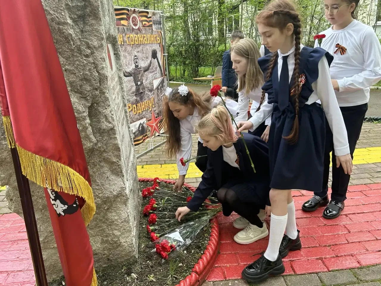 🇷🇺 В преддверии Дня Победы наша школа жила одной общей памятью.  Чтобы сохранить связь поколений, в 