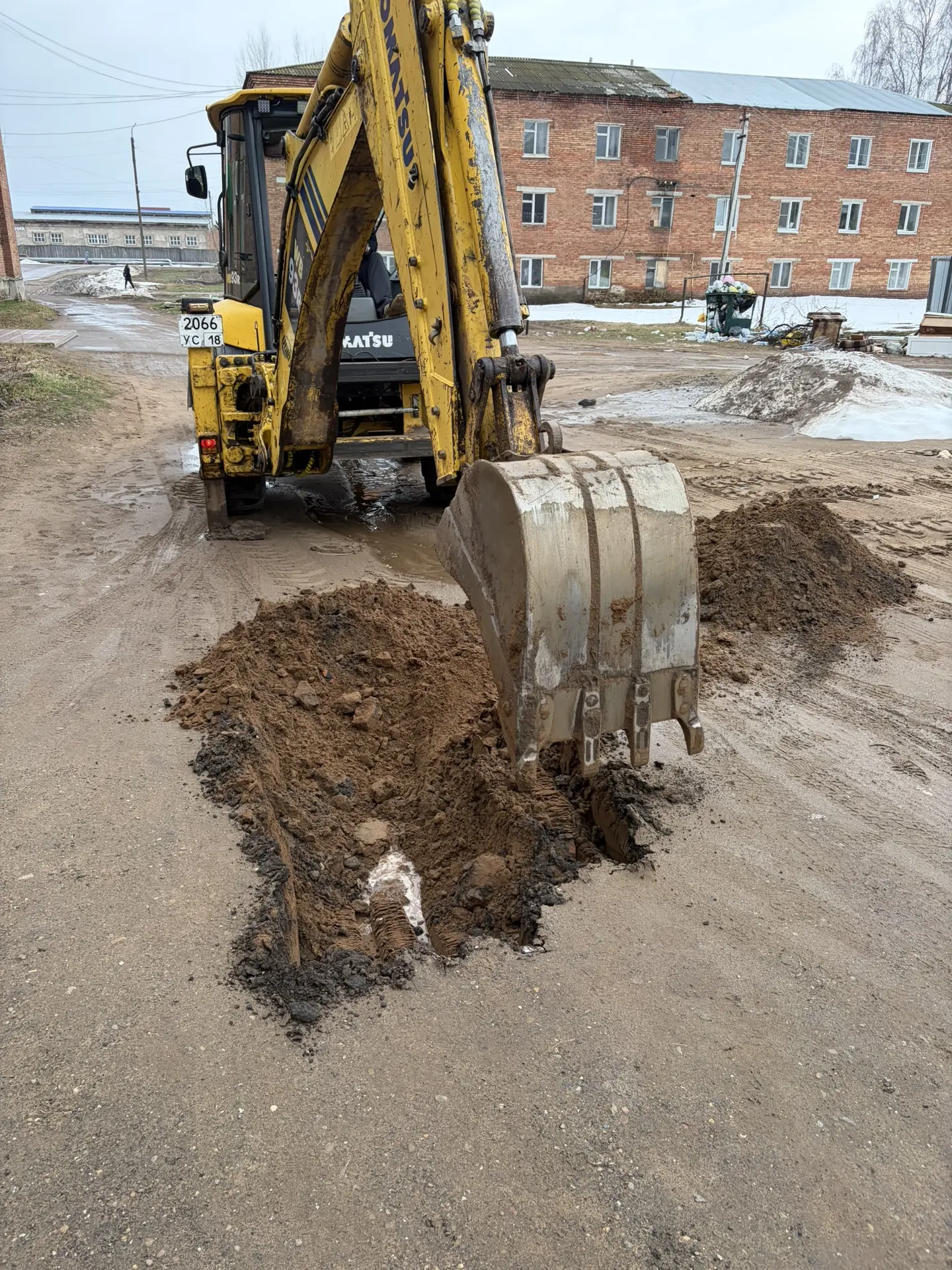 Ул.Суворова д.18, ремонтные работы на сетях водоснабжения.
