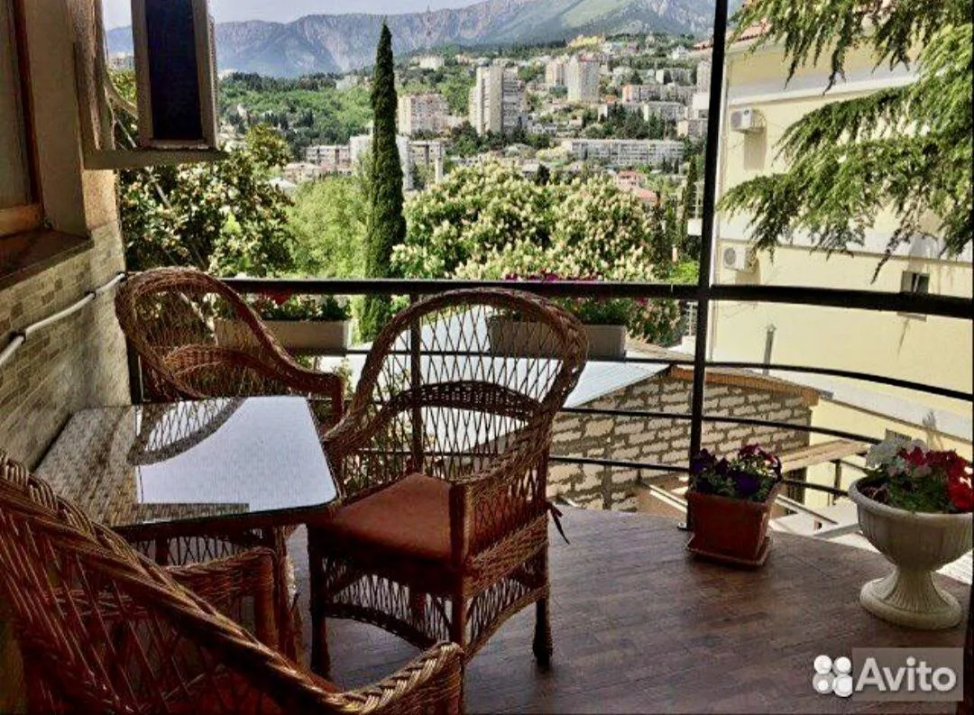#ЯЛТА  🏠 Сдам дом 2 этажа , 150 кв.м в центре города с шикарным видом на всю Ялту, большие светлые к