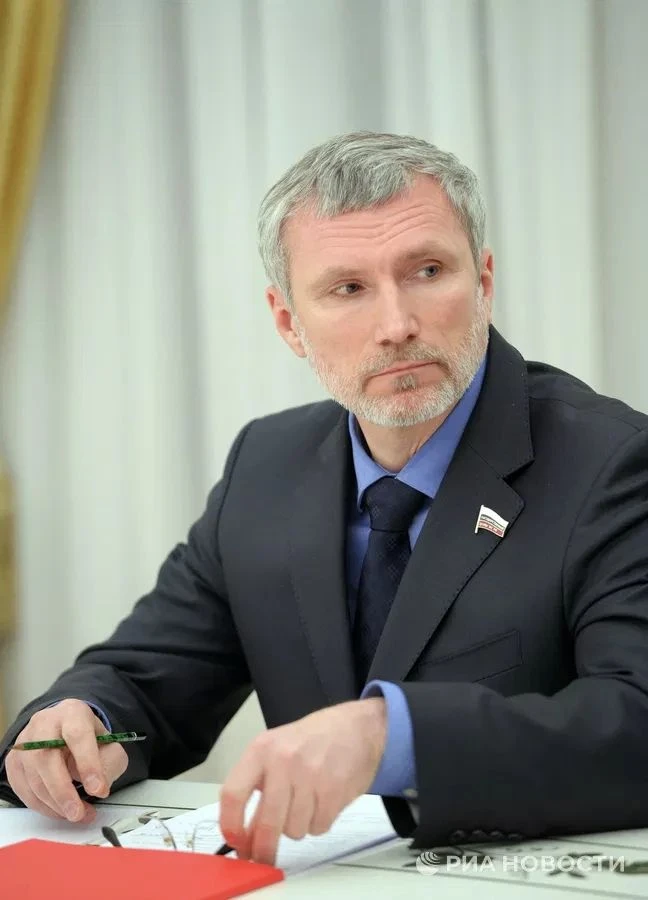 Партия «Яблоко» не достойна избираться в Госдуму, считает депутат Журавлев.

По его словам, участие 