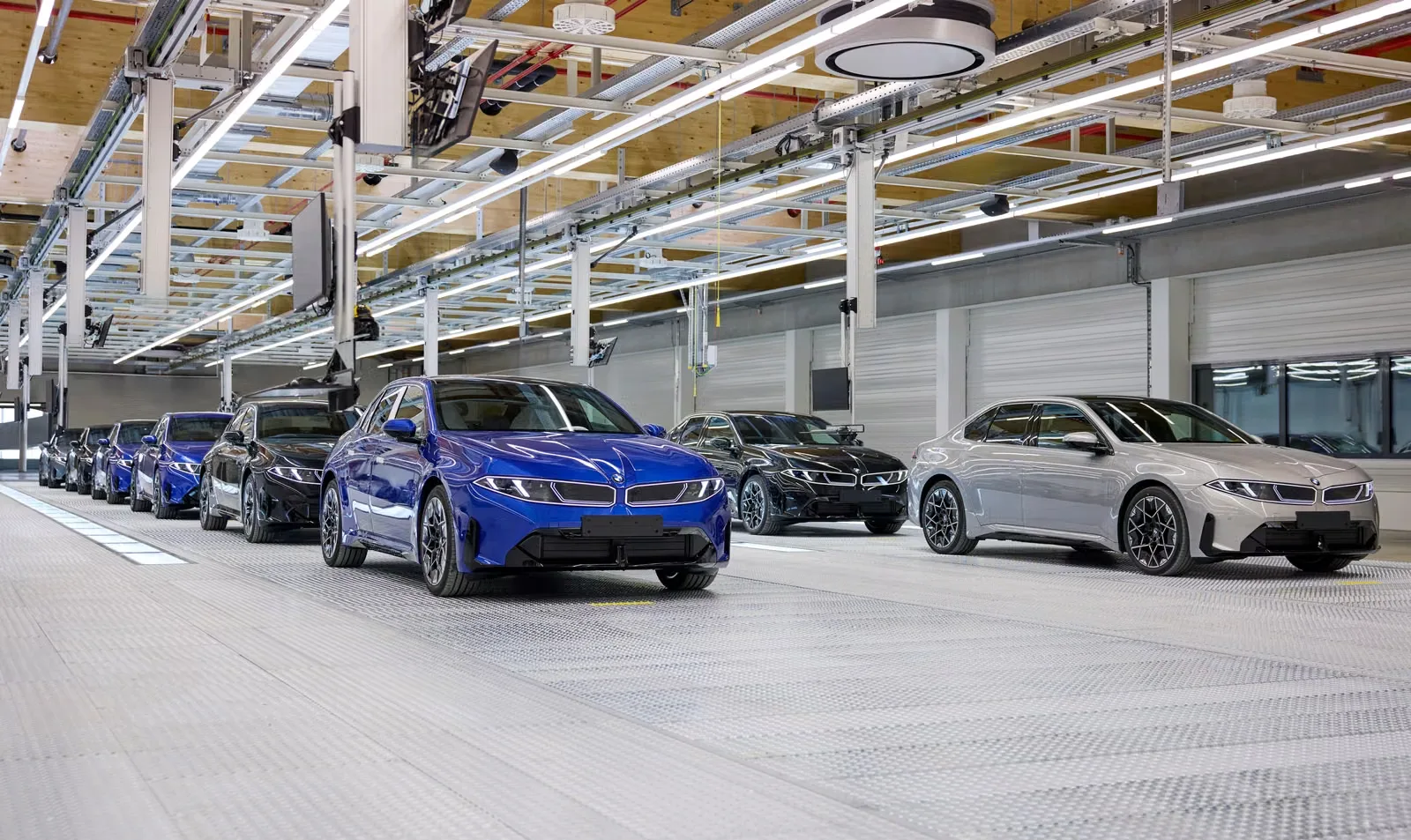 BMW начала серийное производство нового электроседана i3 с запасом хода более 900 км