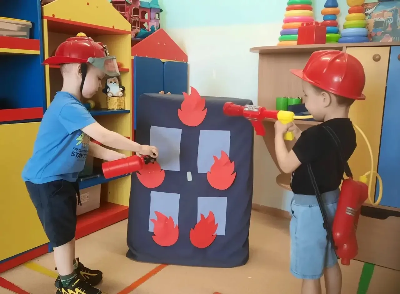 🔥👶 Сегодня во 2 младшей группе «Веселый паровозик» проводили беседу на тему пожарной ...