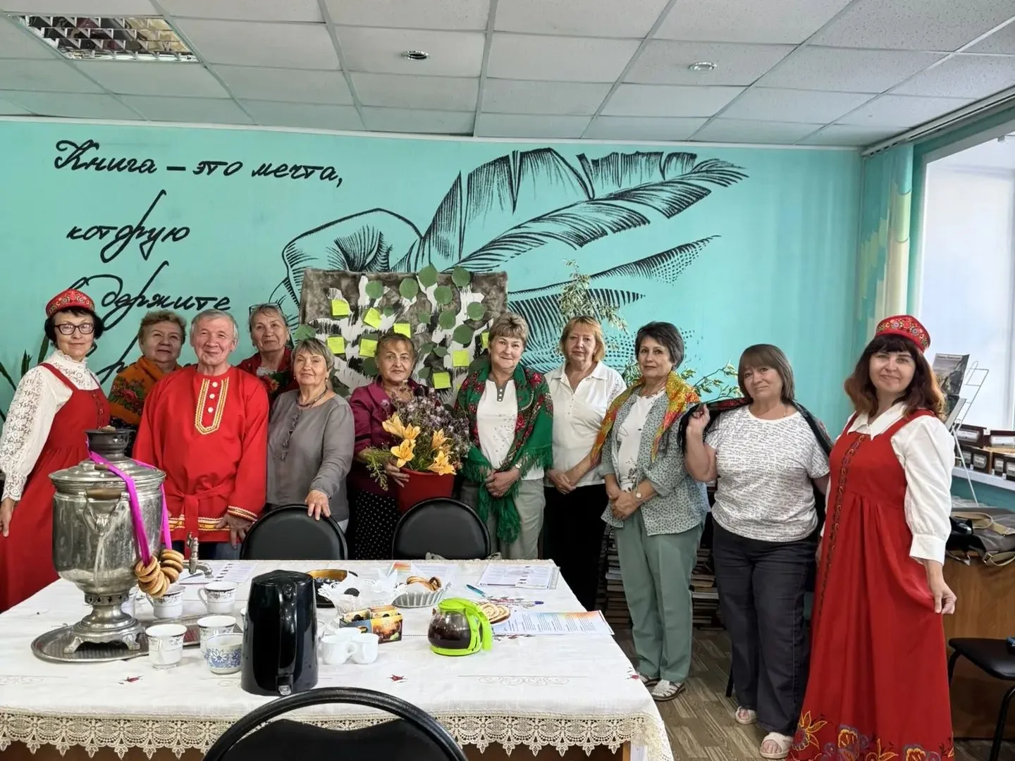 ФОЛЬКЛОРНАЯ БЕСЕДКА

☀В Единый день фольклора в библиотеке «КУМИР» побывали посетители Центра общени