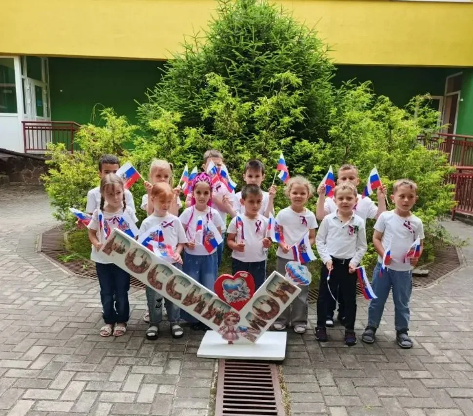 День России в нашем детском саду: праздник творчества и патриотизма! 🎉

11 июня мы вместе с ребятам