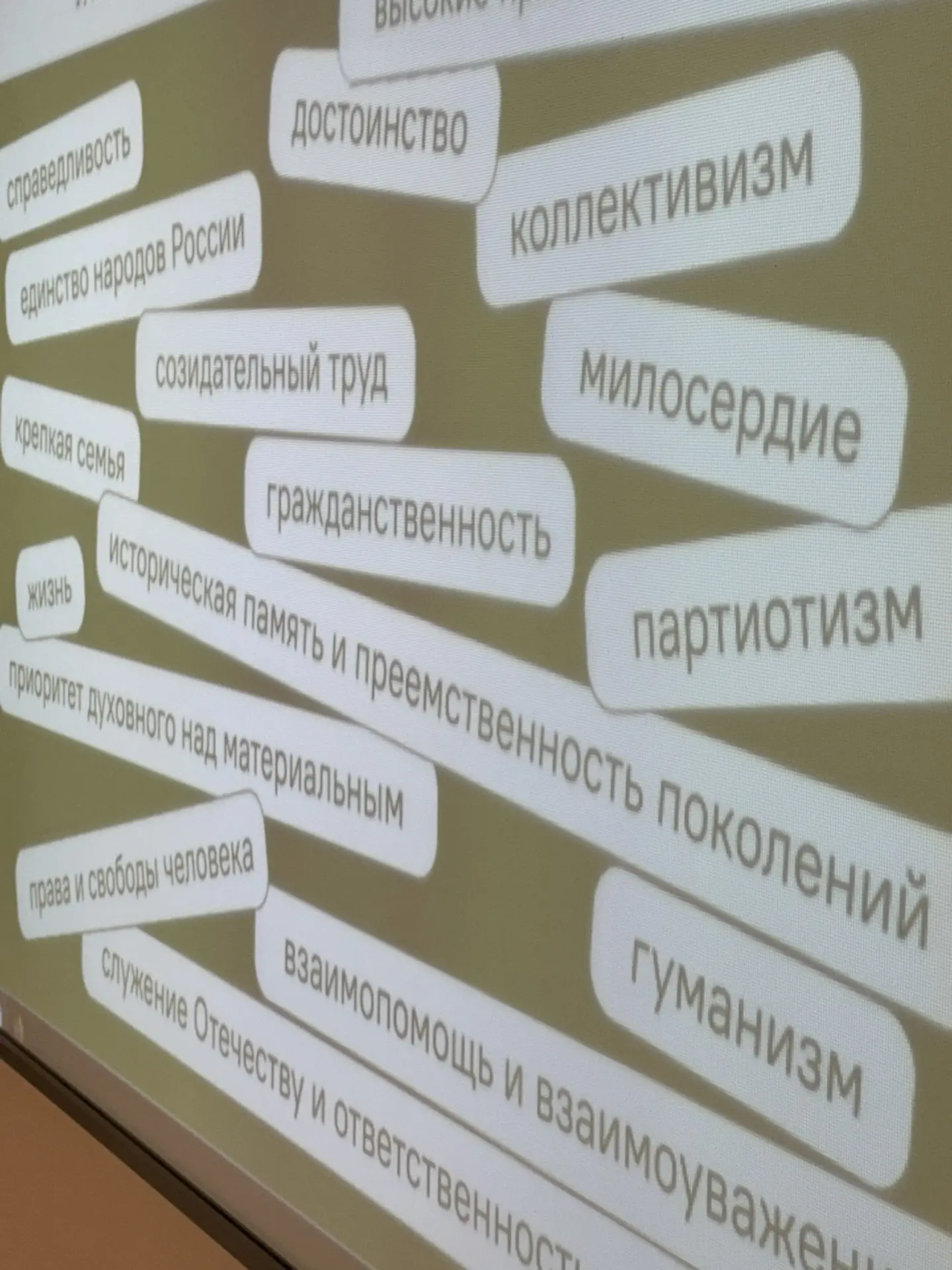 1️⃣8️⃣.0️⃣5️⃣.2️⃣0️⃣2️⃣6️⃣-Традиционная церемония поднятия Государственного флага и исполнение гимна
