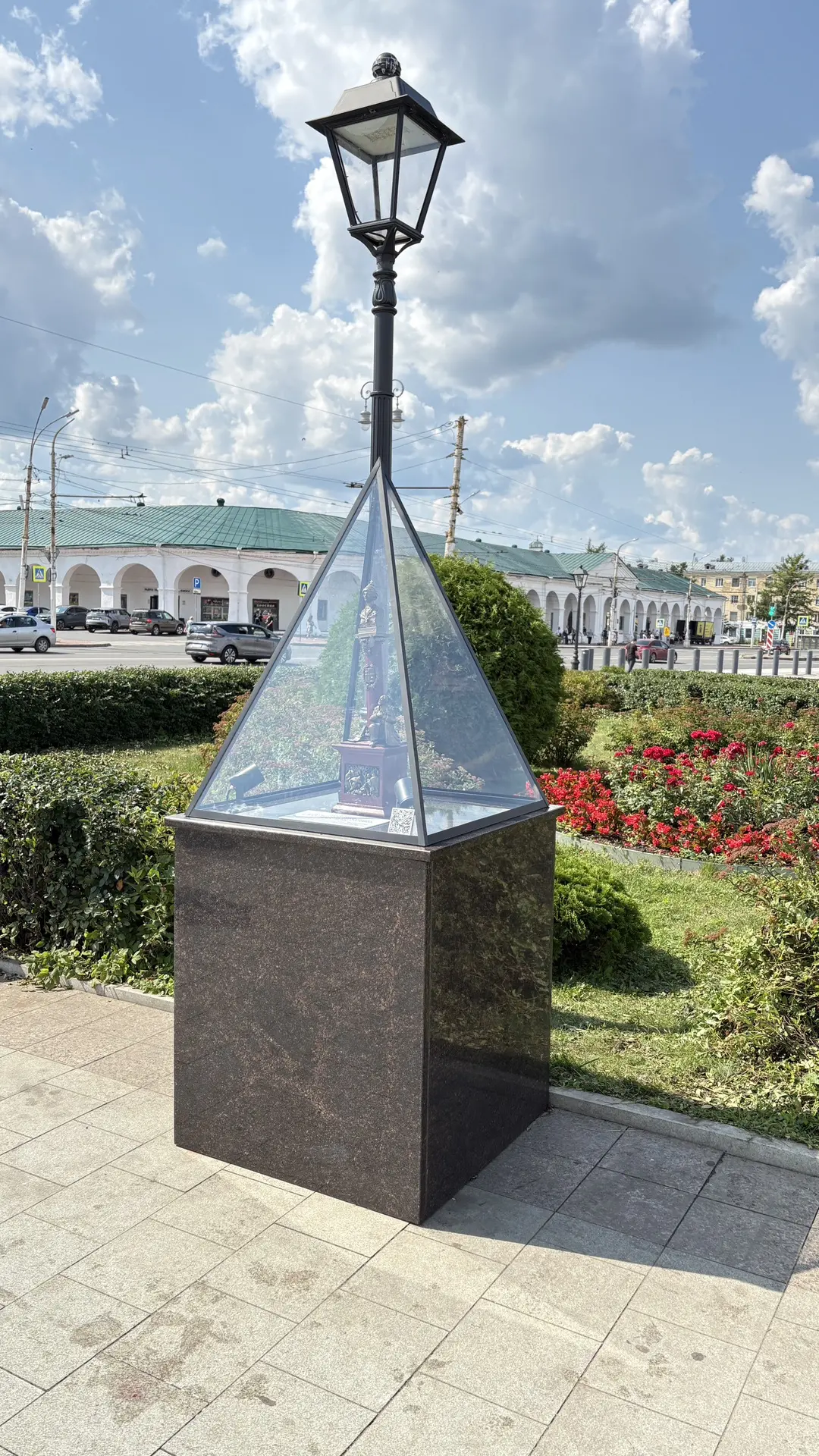 На «Сковородке» появился новый арт-объект

Это макет утраченного памятника царю Михаилу Романову и И