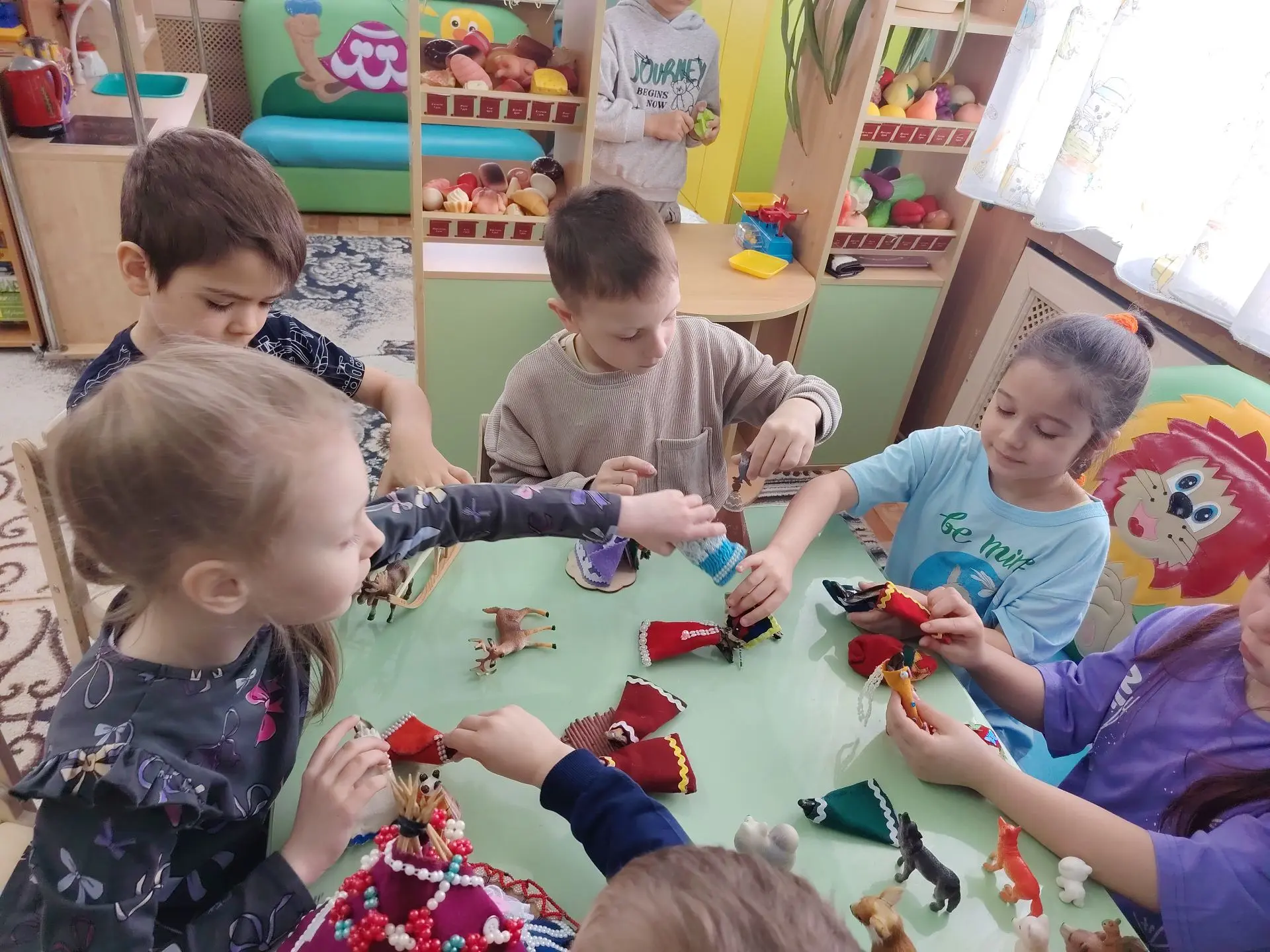 Игры с ненецкими игрушками
 
Игры с куклами нухуко развивают личность ребенка, его познавательные сп