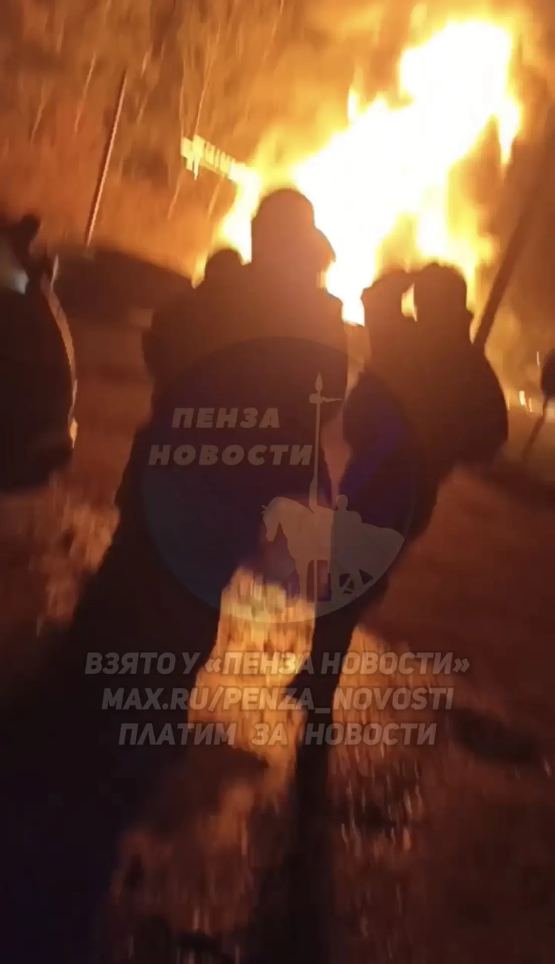 ❗️Момент взрыва фуры во время возгорания на трассе М-5 в районе дома № 58 на улице Улья...