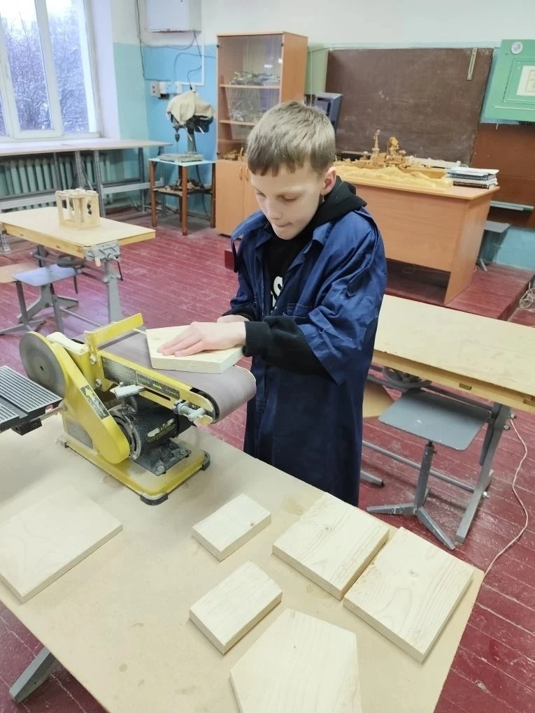 ✨Столярное дело, творчество и гордость за результат  🏡В Сафоновском детском доме продолжает работу к
