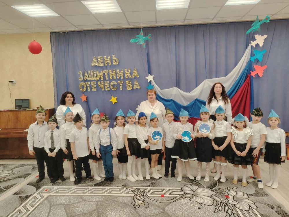 Дорогие наши папы, дедушки, братья и все мужчины, поздравляем вас с Днём защитника Отеч...