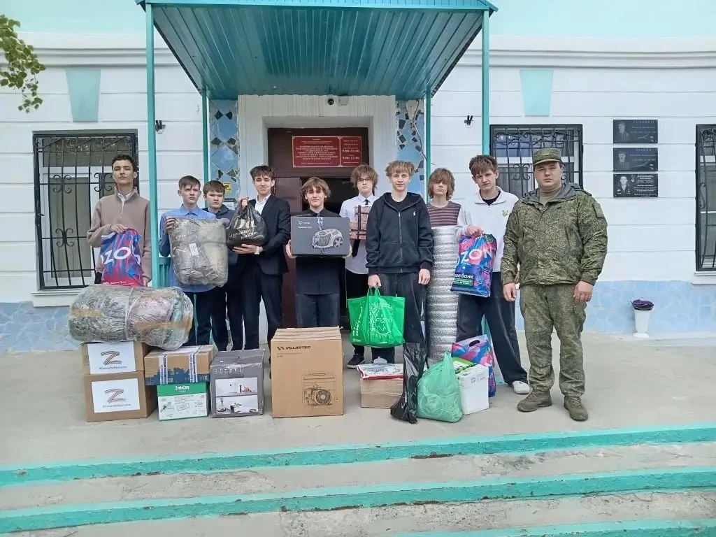 Волонтëрами нашей школы была передана гуманитарная помощь для солдат 2 батареи противотанковых управ