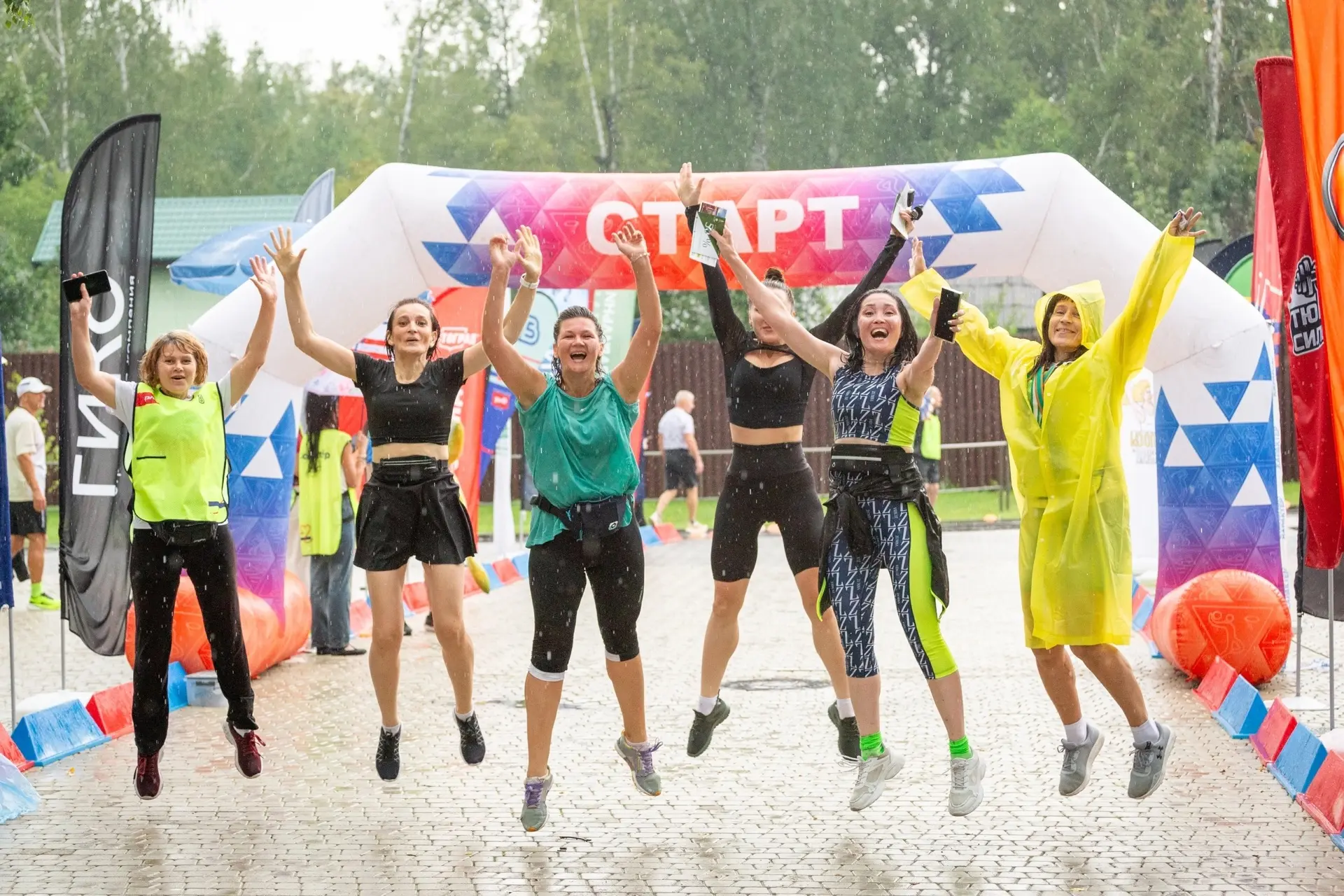🏃 Затюменский 

Кто бы мог подумать, что ливень может быть таким уютным? 
📸 Благодарим Антона Гусе