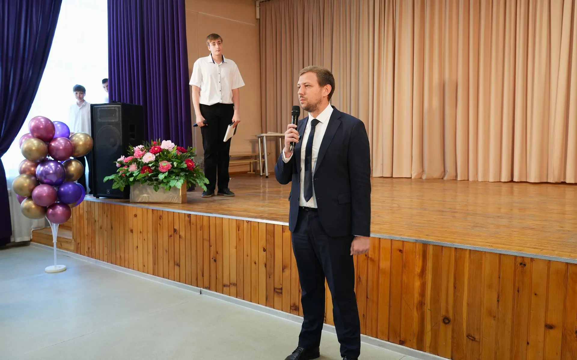 🔔✨Последний звонок – 2026 ⁣ Праздничные линейки, букеты цветов, нарядные ленты выпускников и трогате