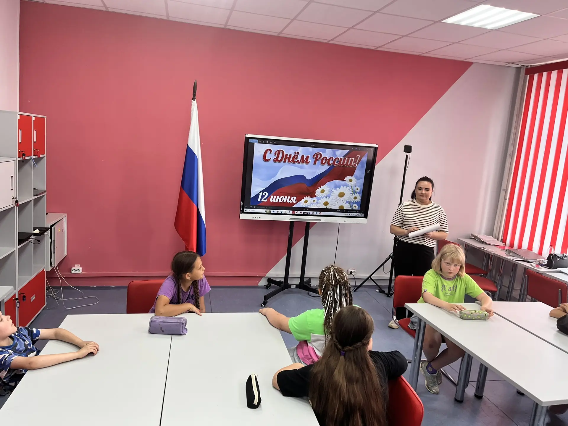 Наш лагерь буквально кипел жизнью в преддверии Дня России! Мы провели для ребят целую россыпь увлека