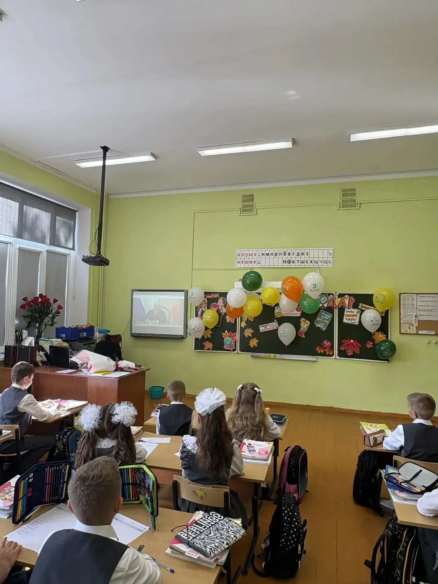 1 сентября в нашей школе прошли первые в новом учебном году занятия цикла «Разговоры о ...