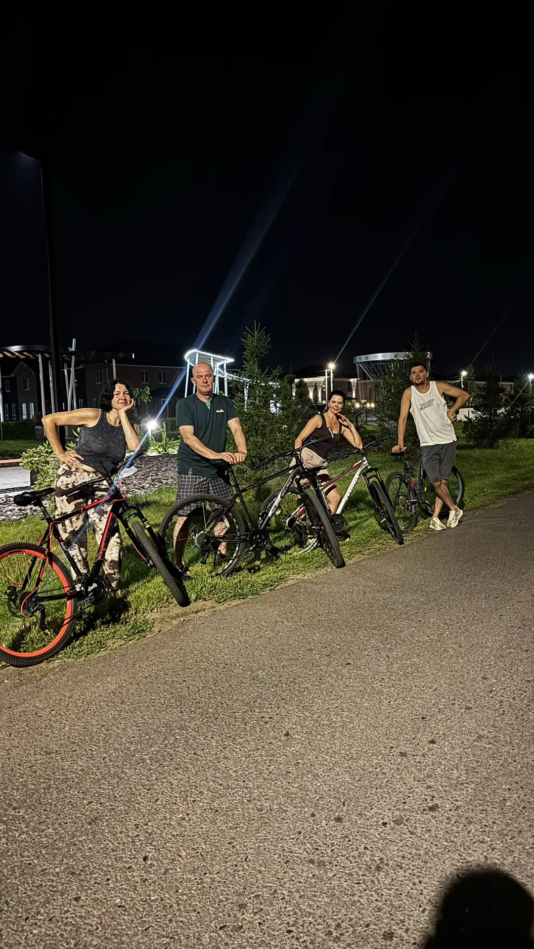 Ночные покатушки по нашей деревне🚲