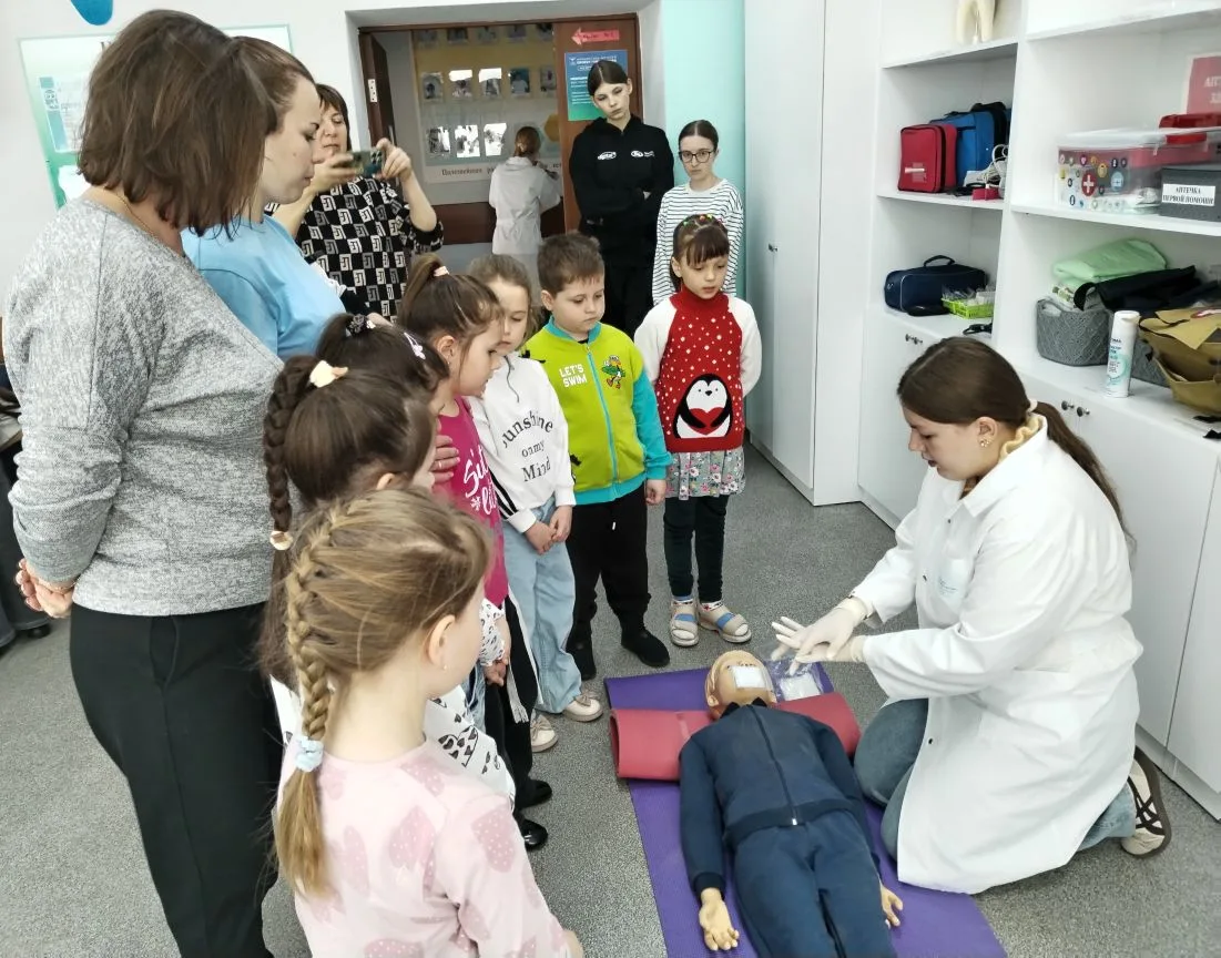 Экскурсия для дошкольников в медицинском классе🩺🩺🩺🩺🩺🩺  7️⃣апреля 2026 года обучающиеся 11 «М» класса