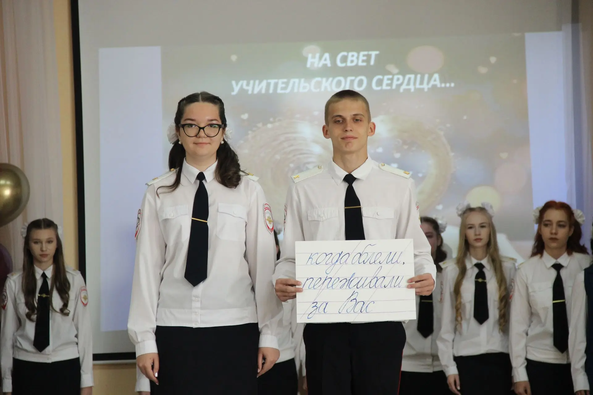 Последний звонок- это всегда особое событие школьной семьи учителей, учеников и родителей! Он прозве