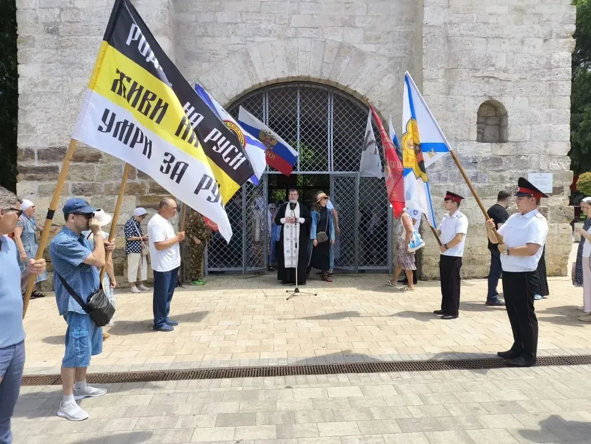 Молебен 

Казаки Анапского районного казачьего общества и казачья молодежь приняли участие в еженеде