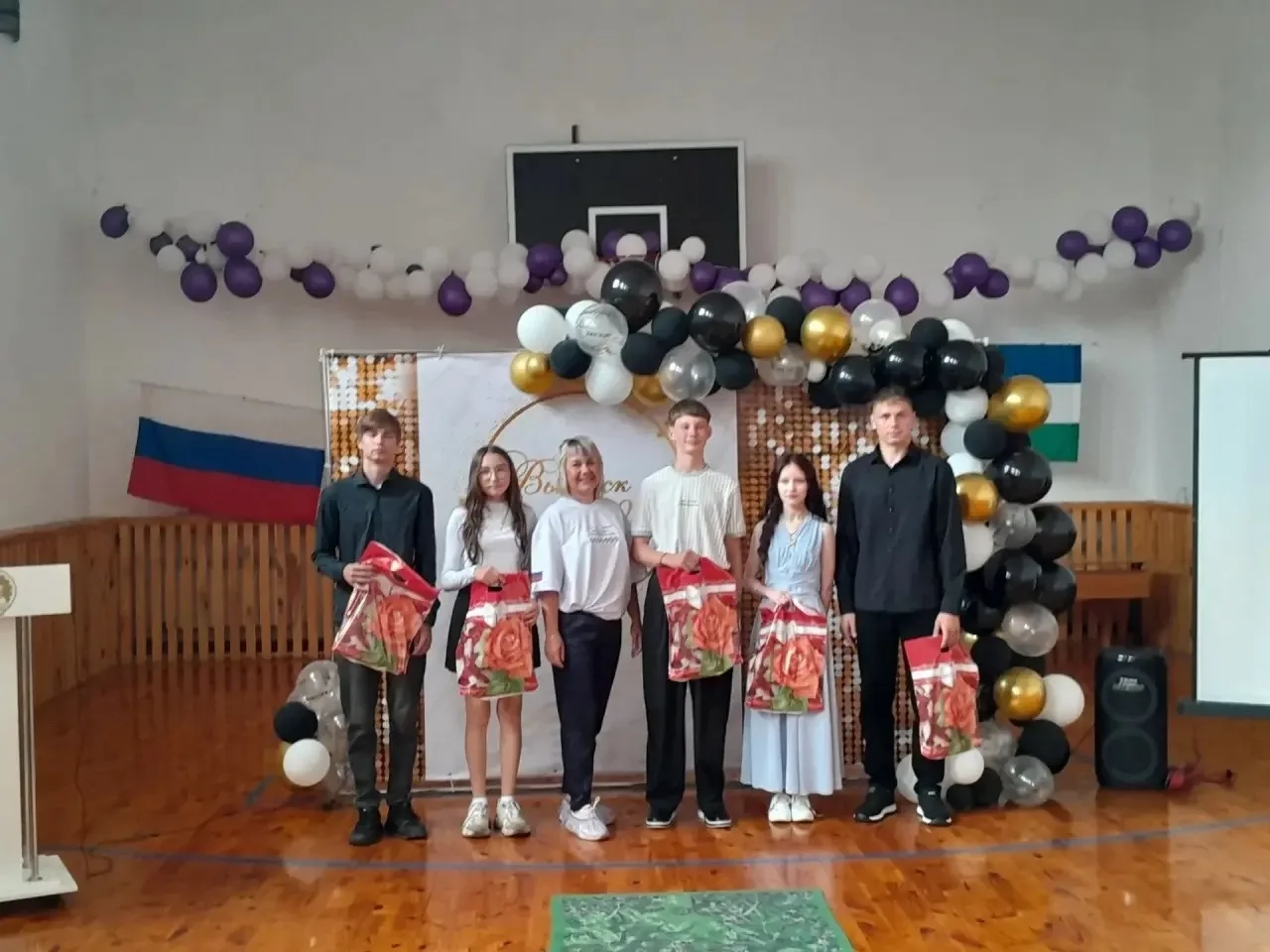 Выпускной 2026: Аттестаты вручены ученикам одиннадцатого класса Ургушевской  школы!