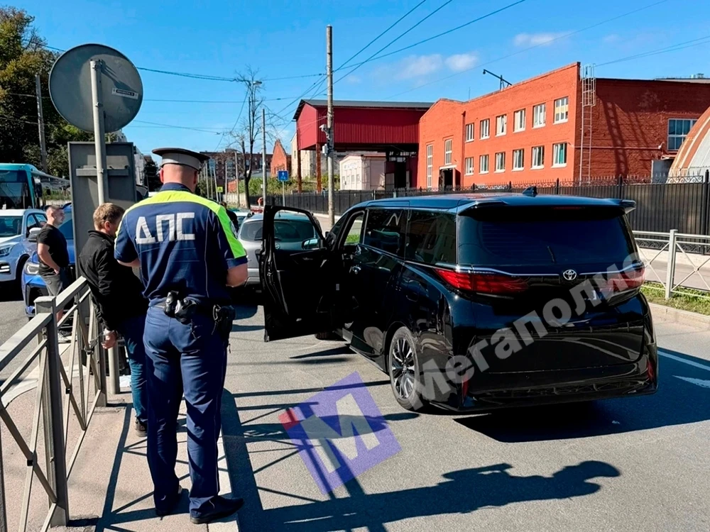 Конфликт двух водителей на Петровском острове закончился поножовщиной. Он произошел 1 с...