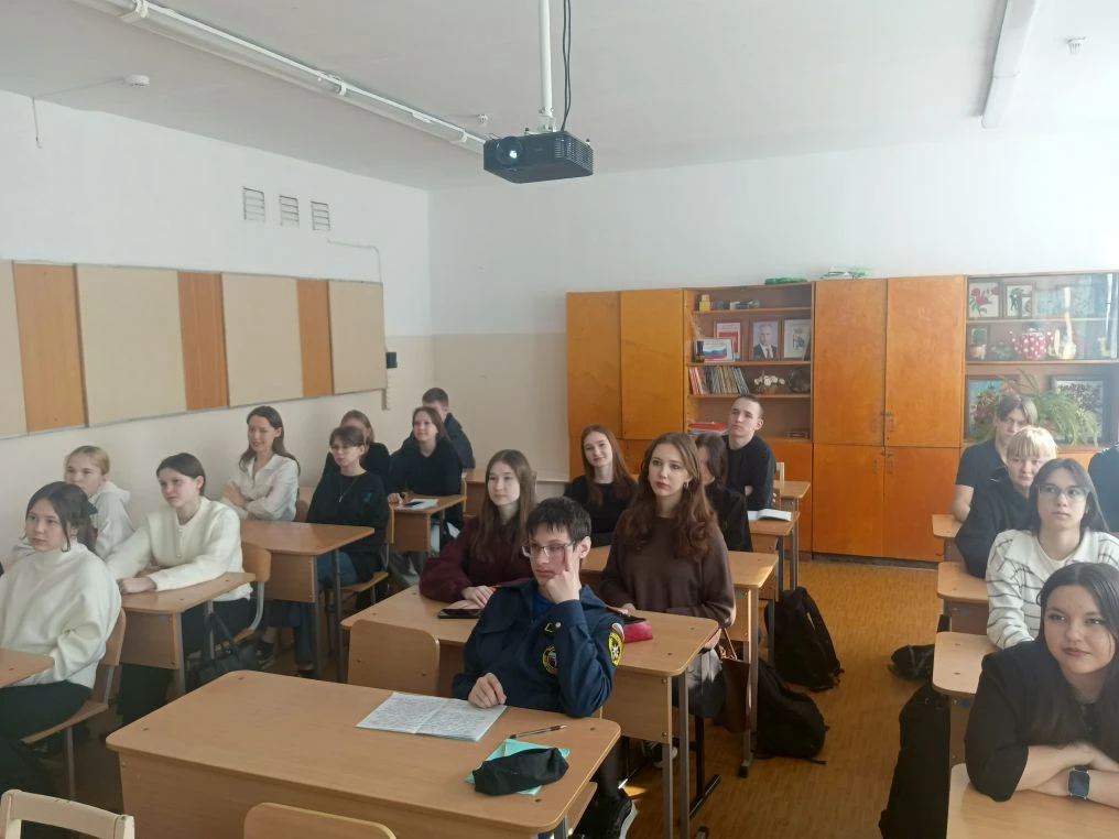 ‎🇷🇺 Русская весна в наших сердцах: о Крыме и Севастополе ‎ ‎Мы продолжаем знакомить школу с событиям