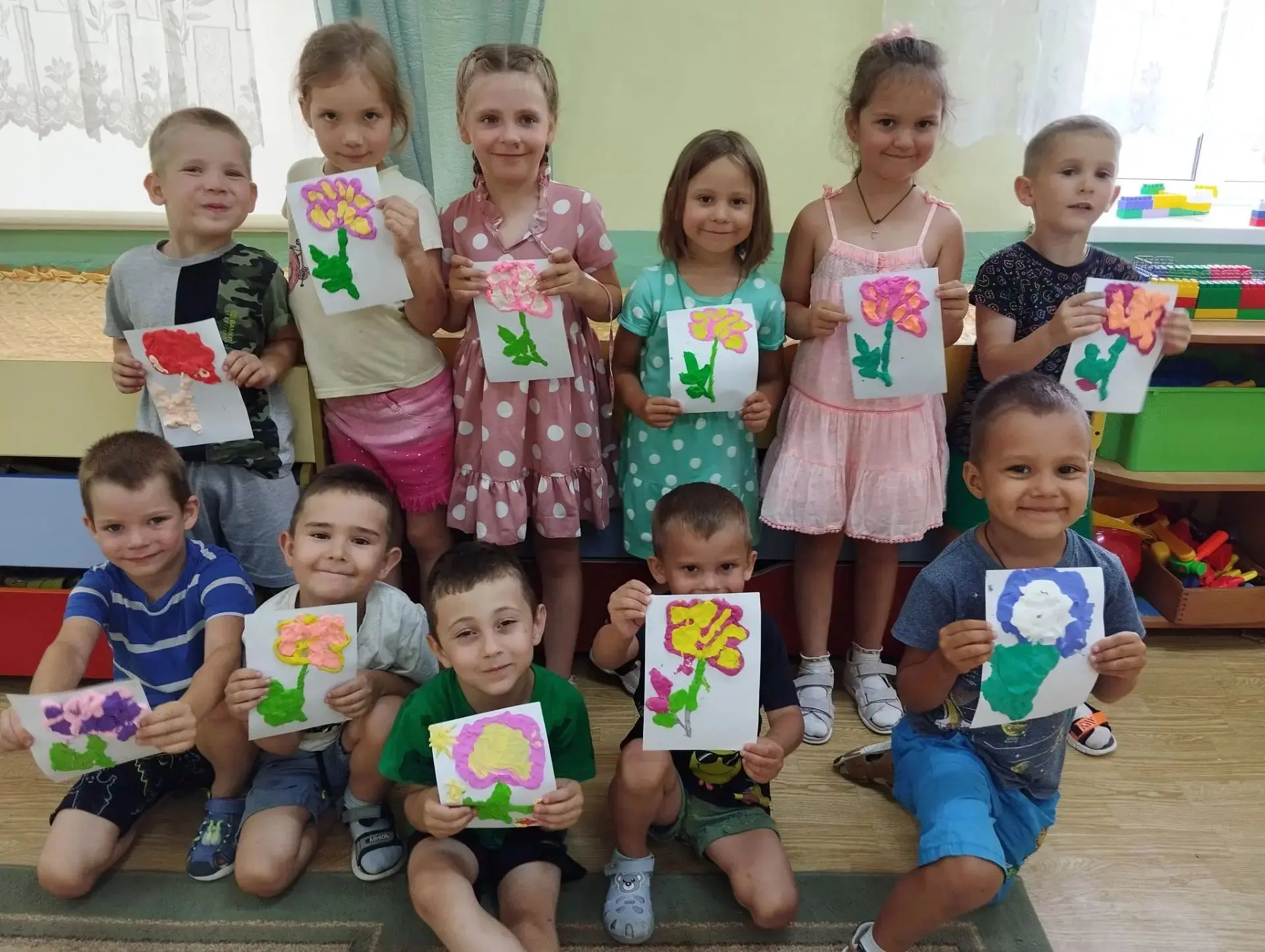 Пластилинография "Роза" старшая группа "Бусинки". Дети познакомились с профессией Флориста, и каждый