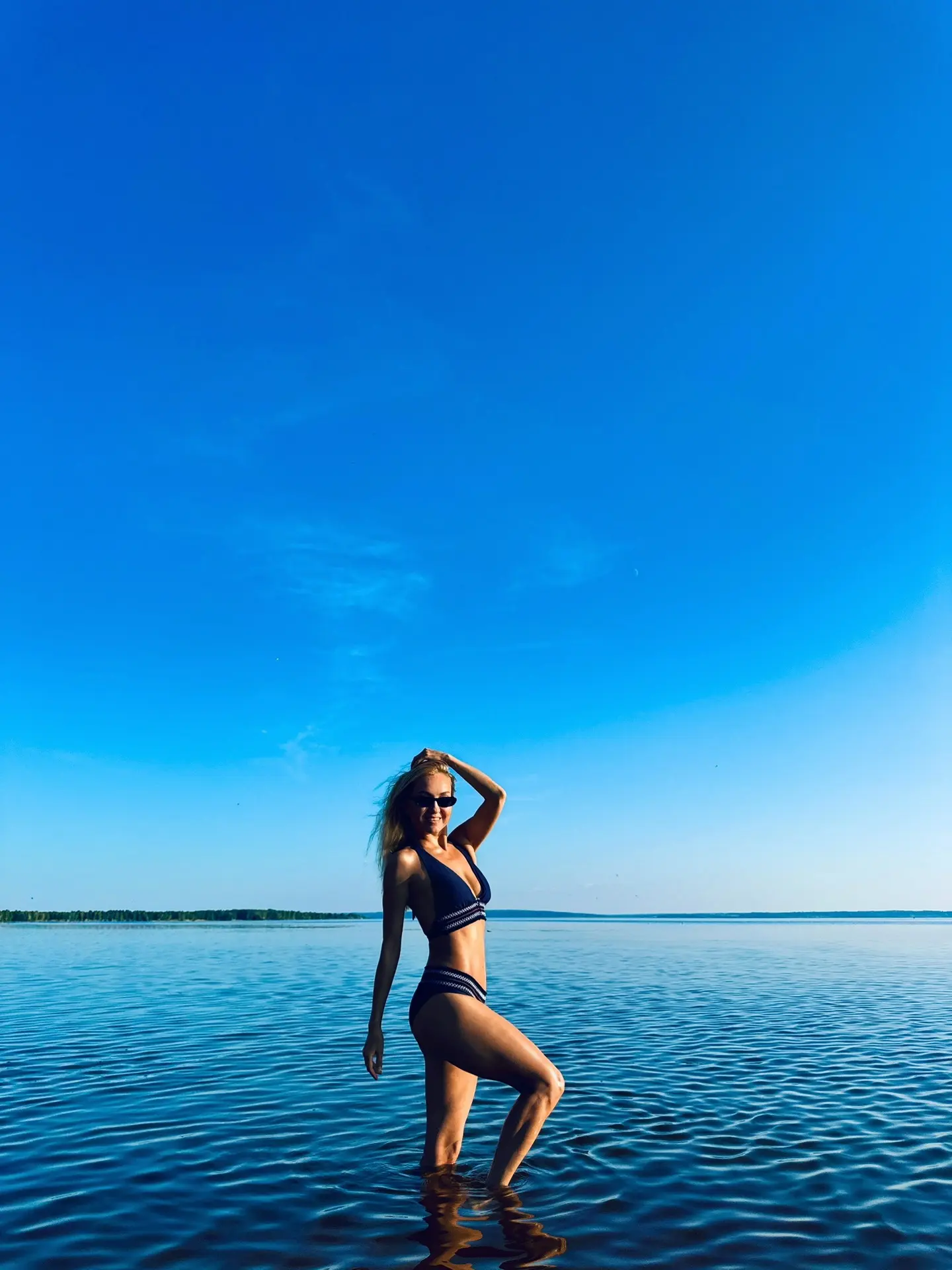 я не знаю , что писать под этими фотографиями…такими красивыми и крутыми … такими фото в купальнике 