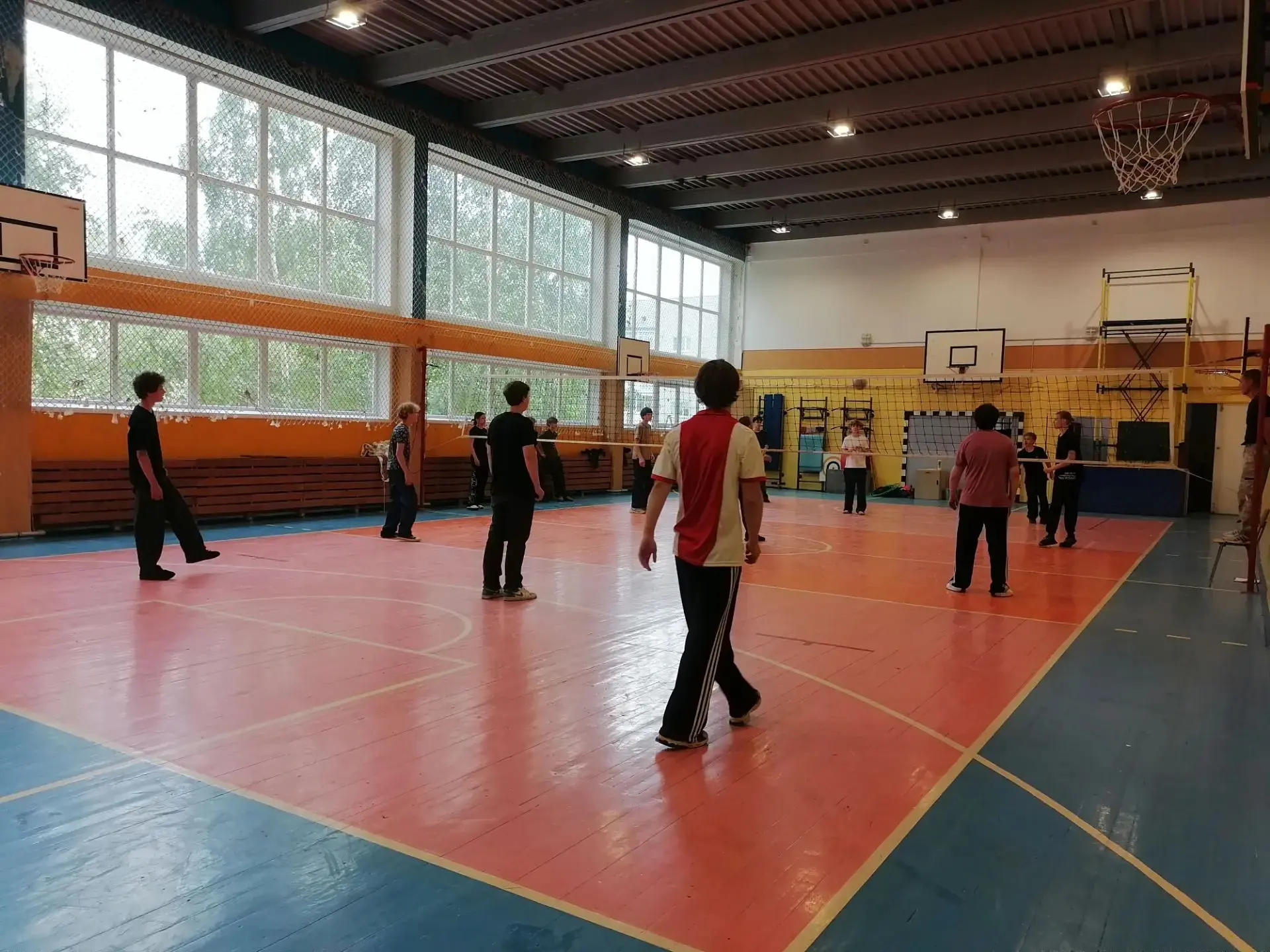 🔥 В труде - мастера, а спорте - бойцы!

С утра добротворцы привычно трудились на благо общего дела,