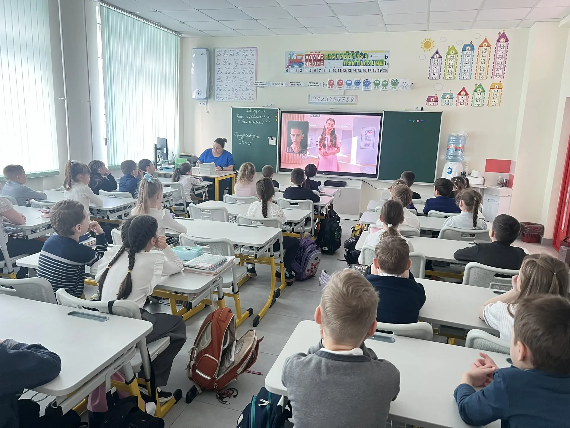 🇷🇺Сегодня, 13 апреля, понедельник. Начало новой учебной недели в нашей школе традиционно ознаменовал