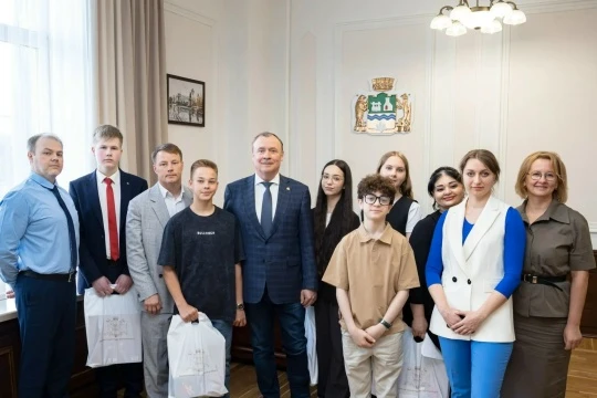 В День защиты детей самые успешные учащиеся детских школ искусств города встретились с ...