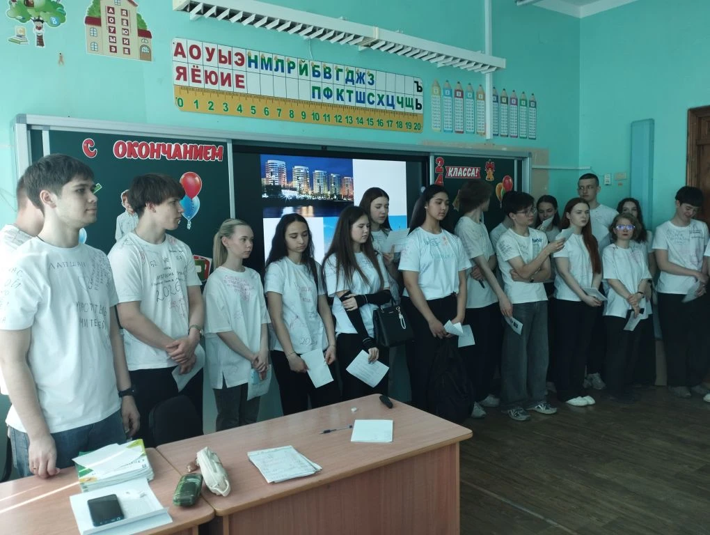 Агитбригады 11-классников  Перед обучающимися 4А и 4Г классов выступили агитбригады 11А и 11Б классо
