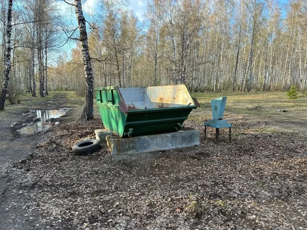 Немного об уборке на кладбище в д. Прищаново! На контейнерные площадки, расположенные на территории 